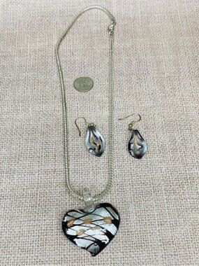 ‎Art Glass Heart Necklace Earrings Set